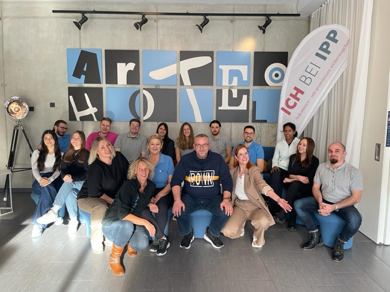 das Team vom arte Hotel Kufstein in der Hotellobby