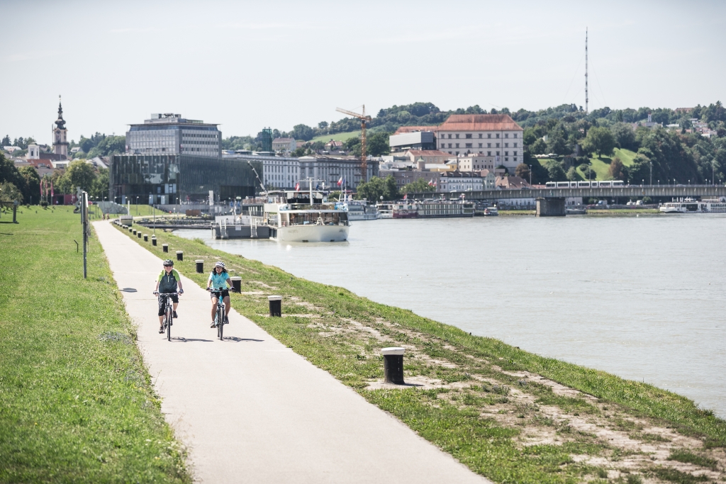 Radfahren am Donauradweg