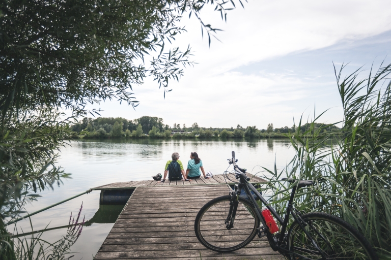 Pause vom Radfahren am See