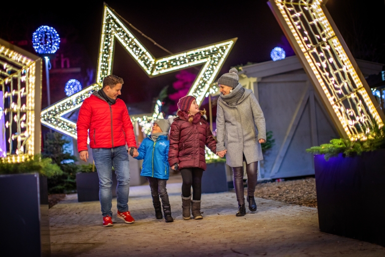 eine Familie Weihnachtsmarkt am Stadtpark Kufstein