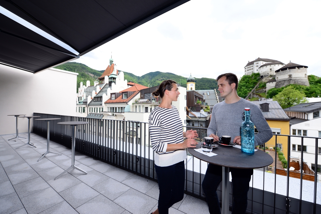 Seminar-Pausen-Terrasse mit Blick auf die Festung Kufstein