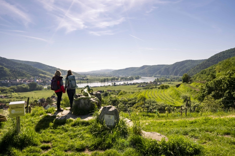 Welterbesteig mit Blick auf die Donau