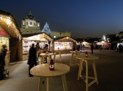 Weihnachtsdorf am Maria Theresien Platz