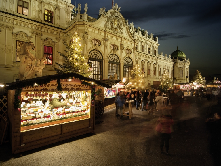 Weihnachtsdorf beim Schloss Belvedere